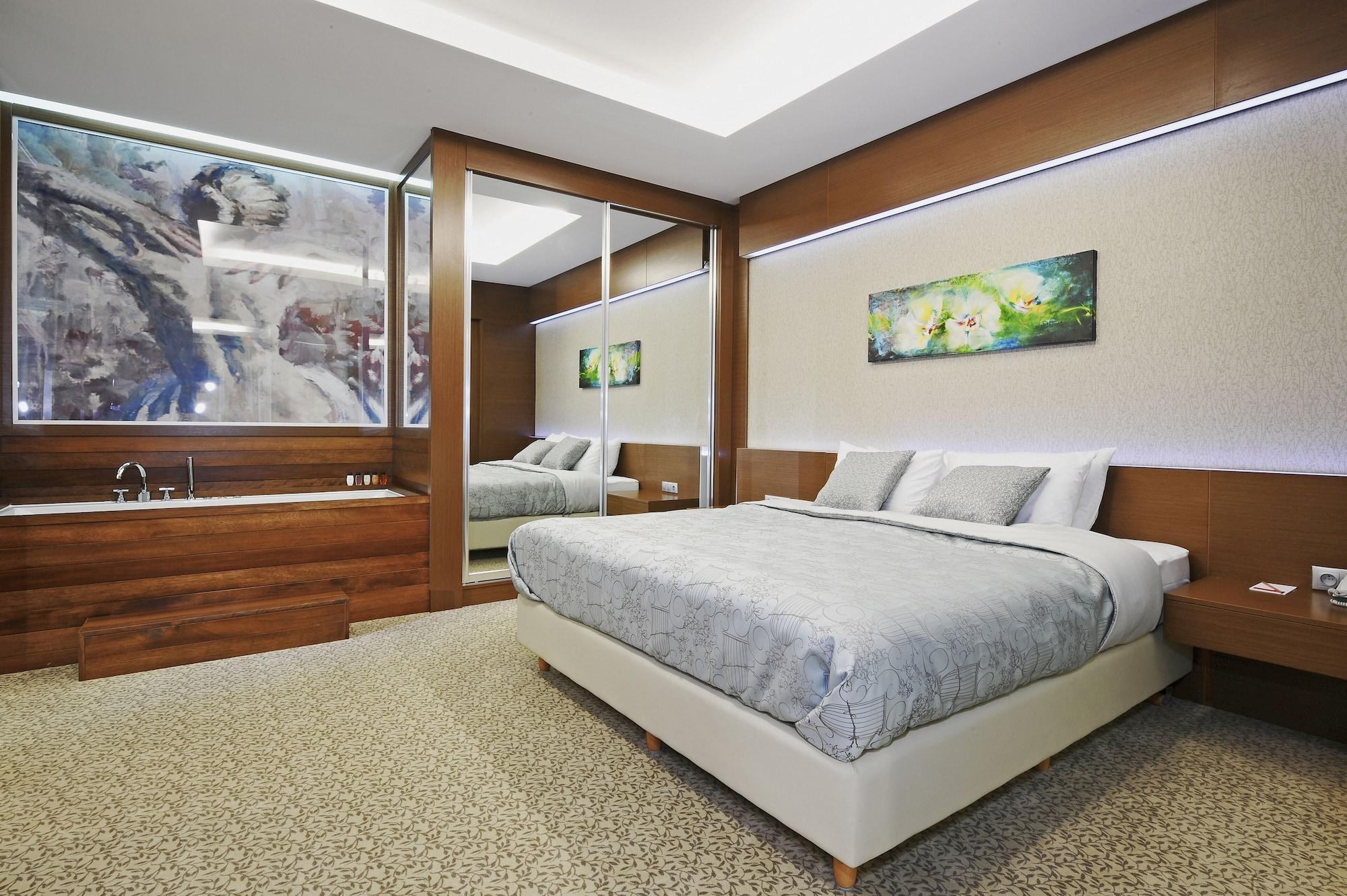 מלון Ramada By Wyndham 4*
