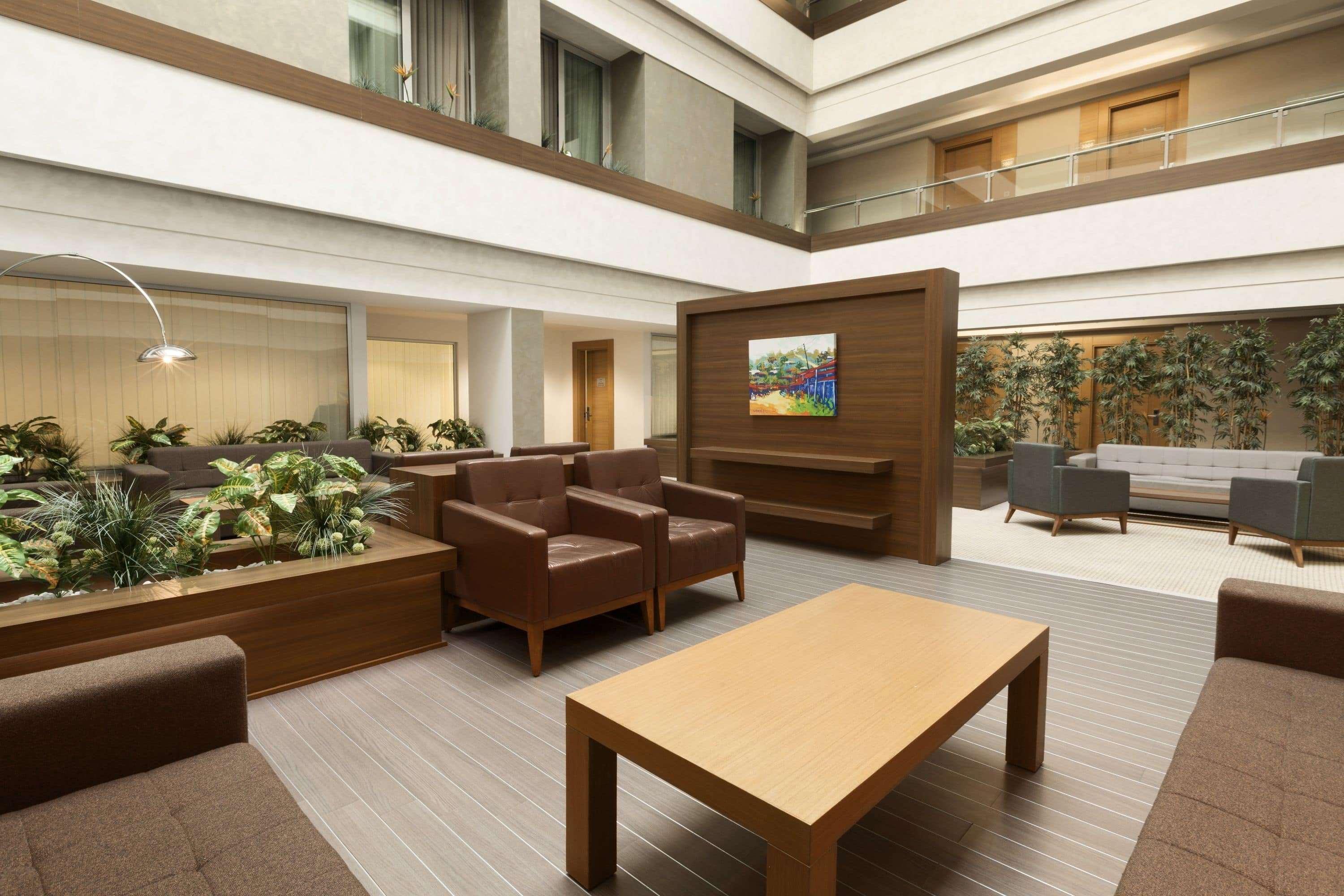 Ramada By Wyndham מלון