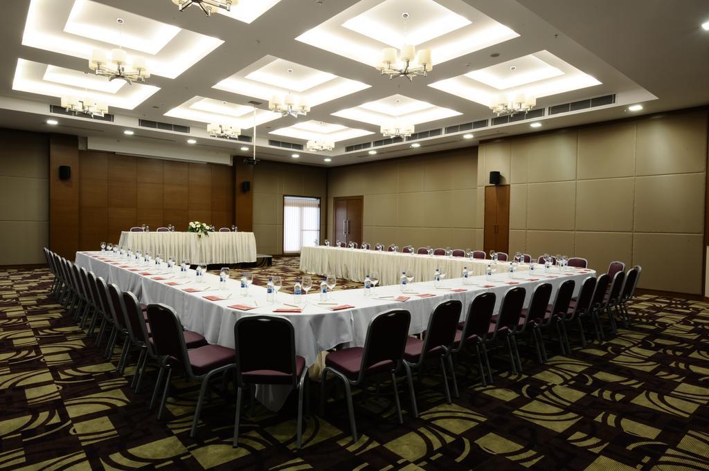 Ramada By Wyndham מלון 4*
